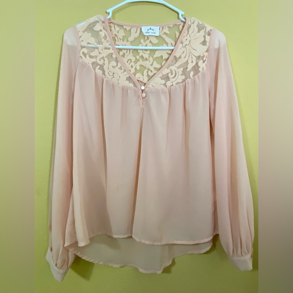 Pretty pink Blouse ,delicate details in  shoulders ,Size M excellent condition